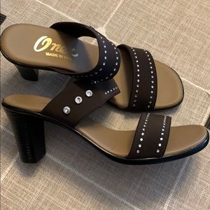 Woman’s Onex chocolate brown sandal